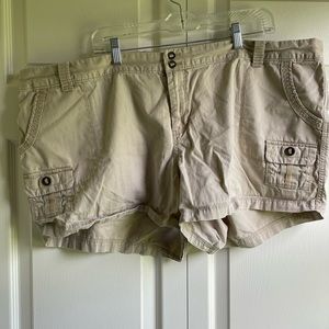Old Navy Vintage Low Rise Tan Short Shorts Size 22